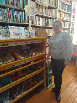 Библиотека МОБУ СОШ с. Чуюнчи. Заведующая библиотекой Никифорова Татьяна Владимировна